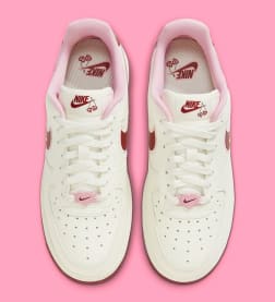 Nike Air Force 1 Low Valentines Day 2023 Foto 4