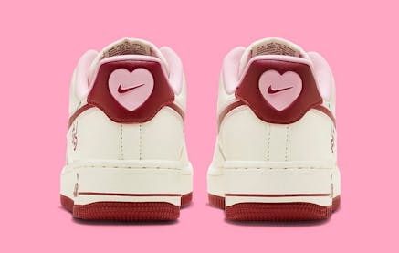 Nike Air Force 1 Low Valentines Day 2023 Foto 5