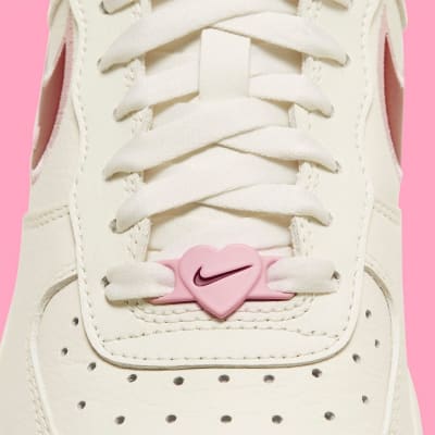 Nike Air Force 1 Low Valentines Day 2023 Foto 7