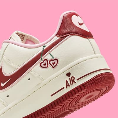 Nike Air Force 1 Low Valentines Day 2023 Foto 8