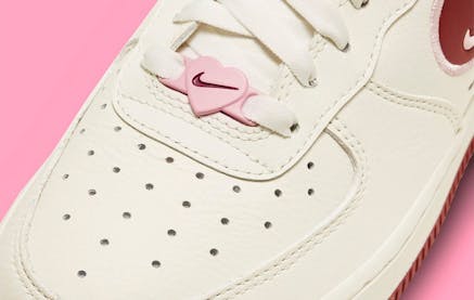 Nike Air Force 1 Low Valentines Day 2023 Foto 9