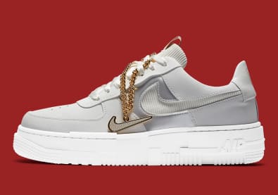 Nike voorziet de Air Force 1 Pixel van een gouden ketting en hanger