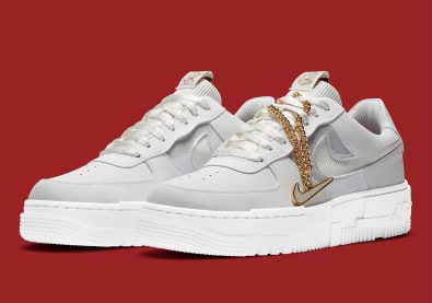 Nike voorziet de Air Force 1 Pixel van een gouden ketting en hanger