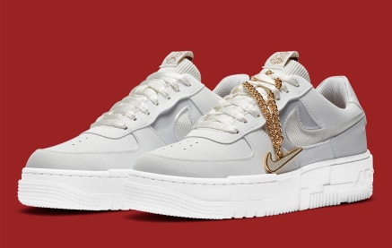 Nike voorziet de Air Force 1 Pixel van een gouden Sneaker Squad