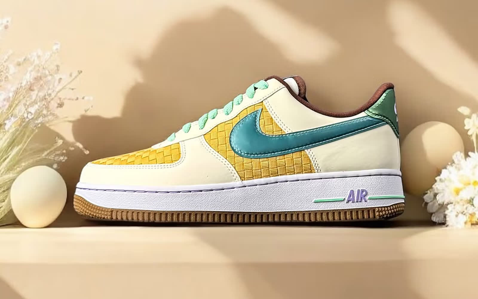 Nike Air Force 1 Retro QS Easter Foto 1