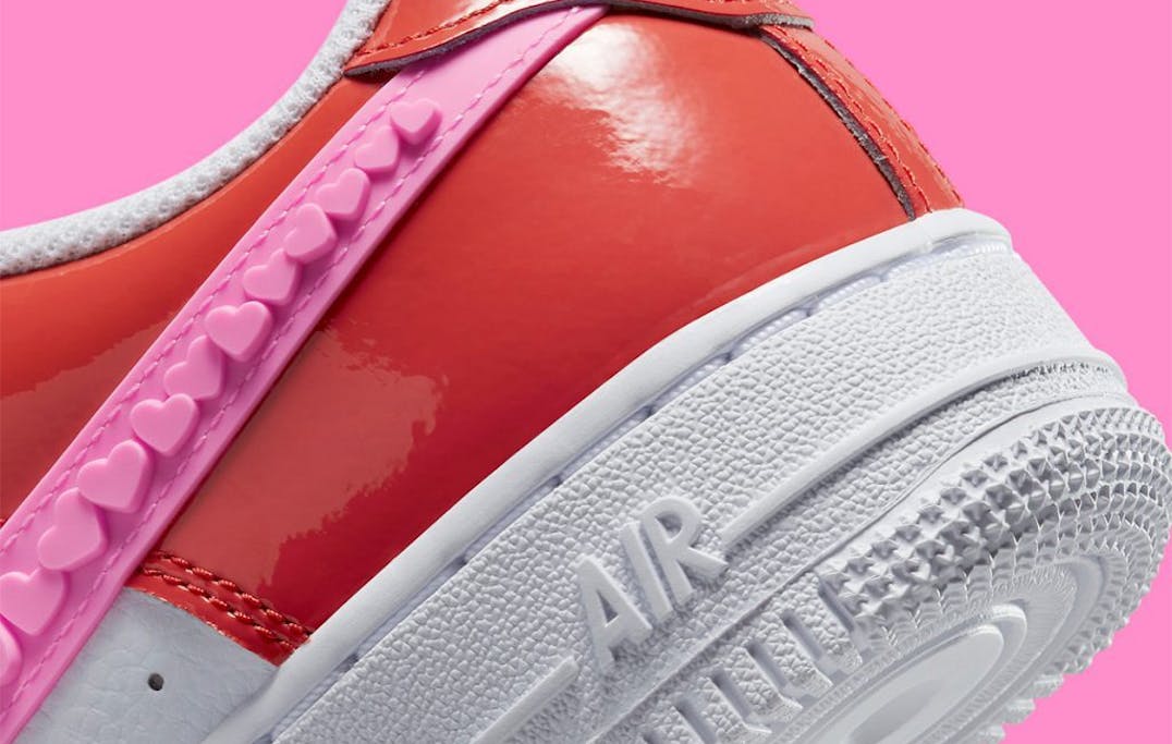 Nike Air Force 1 Valentines Day 2023 Foto 10