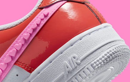 Nike Air Force 1 Valentines Day 2023 Foto 10