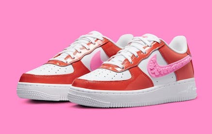 Nike Air Force 1 Valentines Day 2023 Foto 2