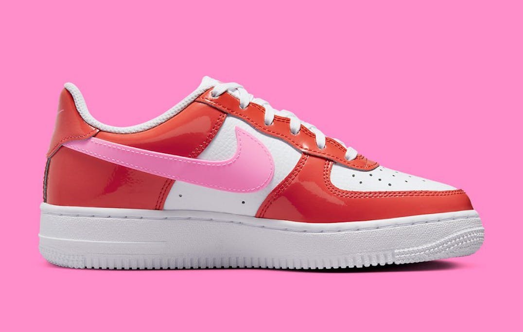 Nike Air Force 1 Valentines Day 2023 Foto 3