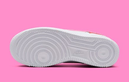 Nike Air Force 1 Valentines Day 2023 Foto 6