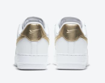 Bling! Een met gouden details afgewerkte Nike Air Force 1 is onderweg