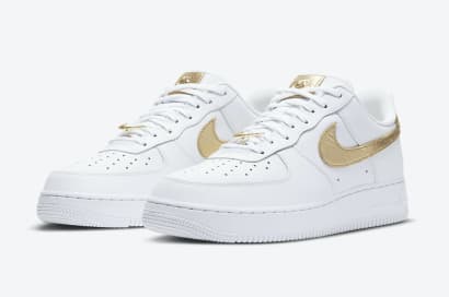 Bling! Een met gouden details afgewerkte Nike Air Force 1 is onderweg