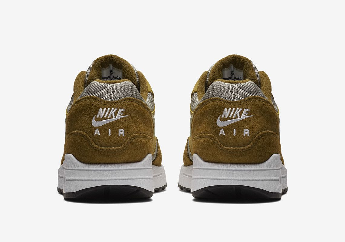 Een Gedetailleerde Blik Op Het Nike Air Max 1 “Curry” Pack