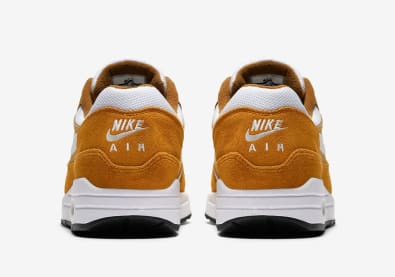 Een Gedetailleerde Blik Op Het Nike Air Max 1 “Curry” Pack