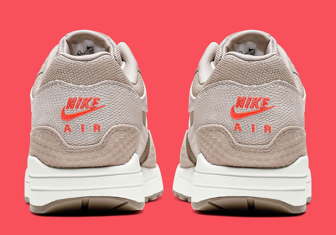 Nike dropt deze zomer de Nike Air Max 1 Premium "Cut-Out Swoosh"