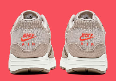 Nike dropt deze zomer de Nike Air Max 1 Premium "Cut-Out Swoosh"