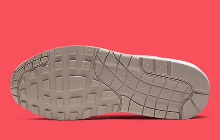 Nike dropt deze zomer de Nike Air Max 1 Premium "Cut-Out Swoosh"