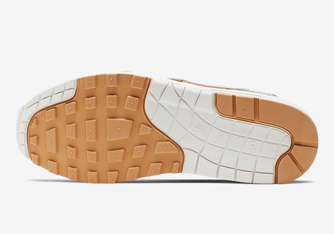 De officiële foto's van de Nike Air Max 1 "Inside Out"