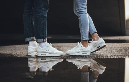 Air max 1 sales white gum on feet