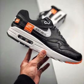 De Nike Air Max 1 "Just Do It" Krijgt Ook Zwarte Versie