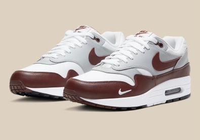 Een nieuwe bruin lederen Nike Air Max 1 met mini swoosh is onderweg!