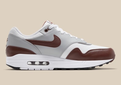 Een nieuwe bruin lederen Nike Air Max 1 met mini swoosh is onderweg!