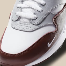 Een nieuwe bruin lederen Nike Air Max 1 met mini swoosh is onderweg!