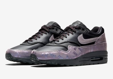 Nog niet moe van logo's? Check dan deze upcoming Nike Air Max 1 "Logo Print"