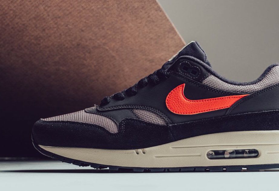 Check Deze Sappige Nike Air Max 1 "Mango Swoosh"