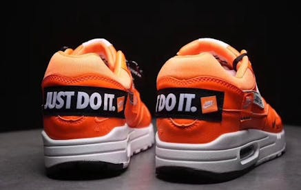 De Nike Air Max 1 Orange "Just Do It" Is Onderweg