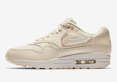 Nike voorziet de Air Max 1 van een "Oversized Jewel Swoosh" in drie colorways