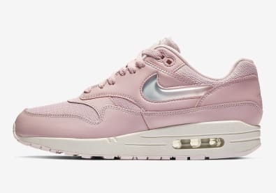 Nike voorziet de Air Max 1 van een "Oversized Jewel Swoosh" in drie colorways