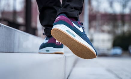 Incoming Heat: De Nike Air Max 1 Premium "Dark Obsidian" dropt deze week