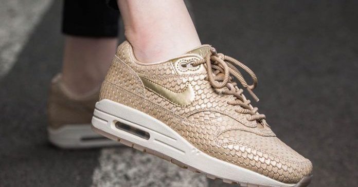 Hoog bling gehalte met deze Nike Air Max 1 Premium Sneaker Squad