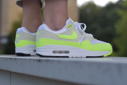 Nike Air Max 1 Wmns Volt Suede DZ2628 100 sneaker