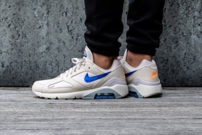 Perfect voor de zomer: De Nike Air Max 180 Racer Blue/Tonal Orange