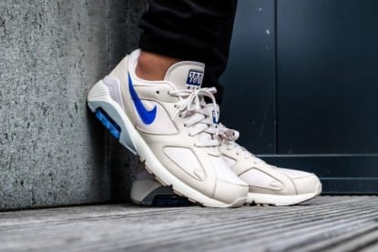 Perfect voor de zomer: De Nike Air Max 180 Racer Blue/Tonal Orange