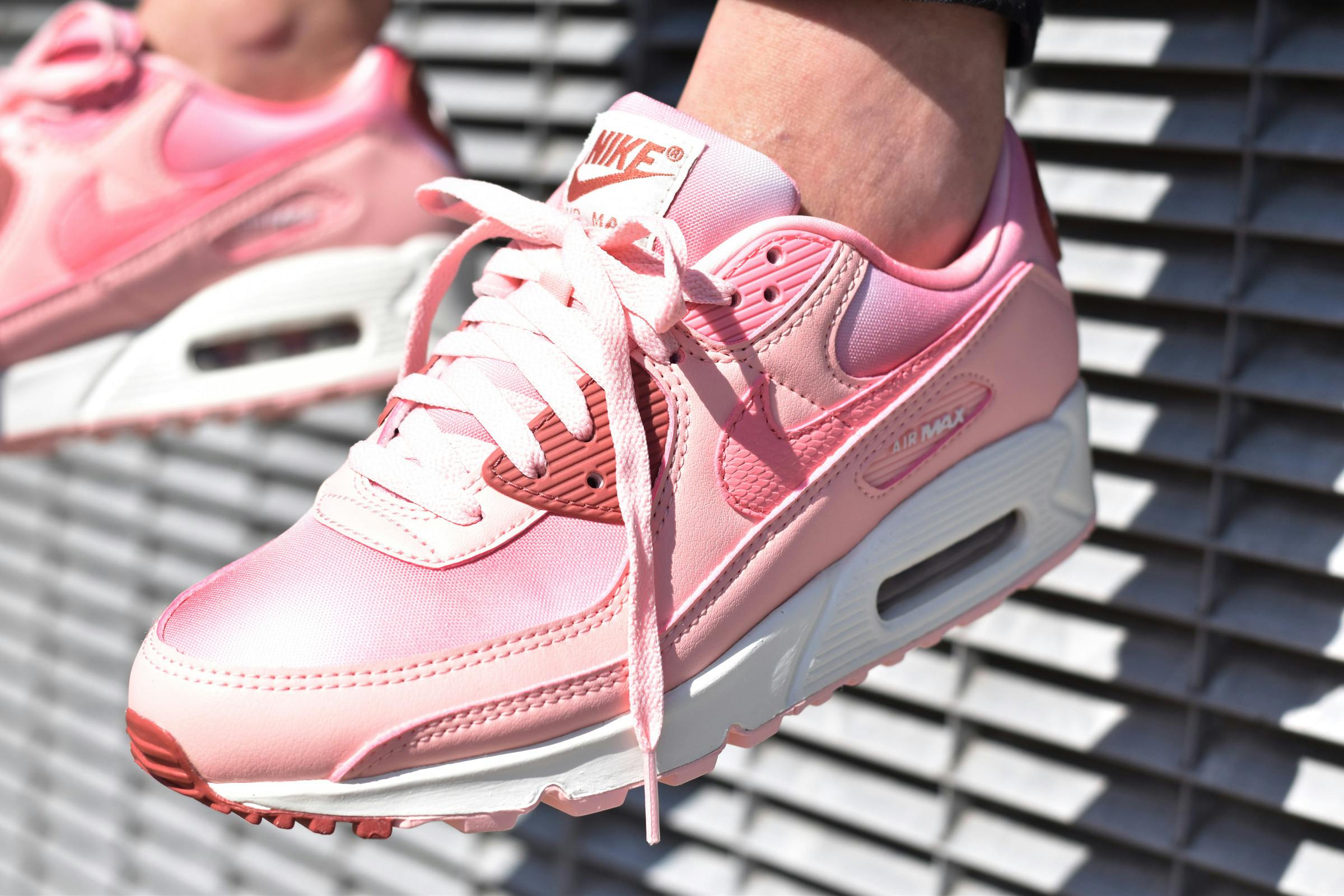 Roze air online max