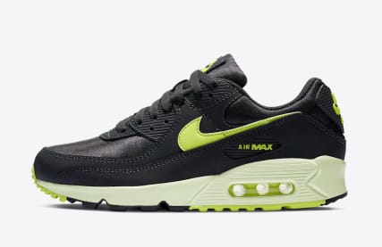 Nike draait de boel om met deze Air Max 90 voorzien van reverse branding