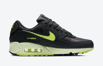 Nike draait de boel om met deze Air Max 90 voorzien van reverse branding