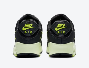 Nike draait de boel om met deze Air Max 90 voorzien van reverse branding