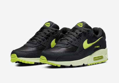 Nike draait de boel om met deze Air Max 90 voorzien van reverse branding