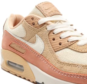 Nike voorziet de Air Max 90 van kurk inlegzolen en een heerlijke Tan colorway