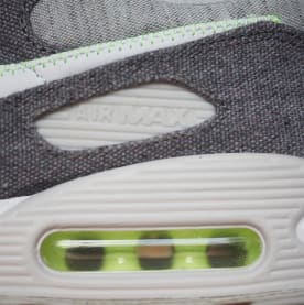 Gerecyclede materialen vormen de basis van deze Nike Air Max 90 "Crater"