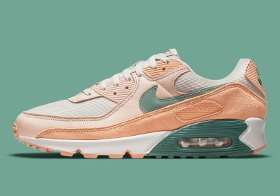 Heerlijke materialen zijn gebruikt voor deze Air Max 90 "Dutch Green"