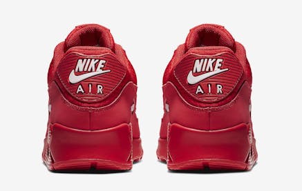 Nike voorziet de Nike Air Max 90 Essential van een heerlijke University Red colorway