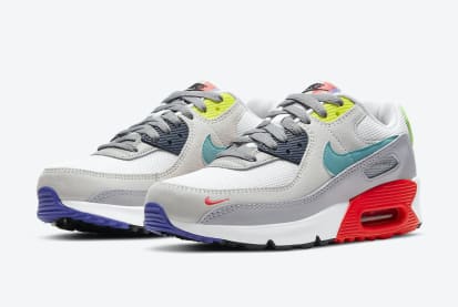 Hard onderweg: de Nike Air Max 90 GS "Multicolor" en de Air Max 90 "Rugged Orange"