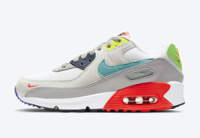 Hard onderweg: de Nike Air Max 90 GS "Multicolor" en de Air Max 90 "Rugged Orange"