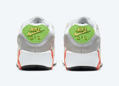 Hard onderweg: de Nike Air Max 90 GS "Multicolor" en de Air Max 90 "Rugged Orange"