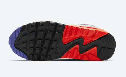 Hard onderweg: de Nike Air Max 90 GS "Multicolor" en de Air Max 90 "Rugged Orange"